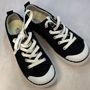 Keen Women's Black and White Sneakers
